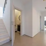 Maria *