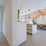 Maria Villa *