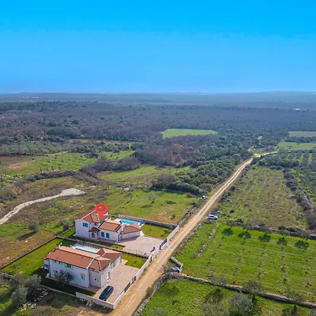 Maria Villa
